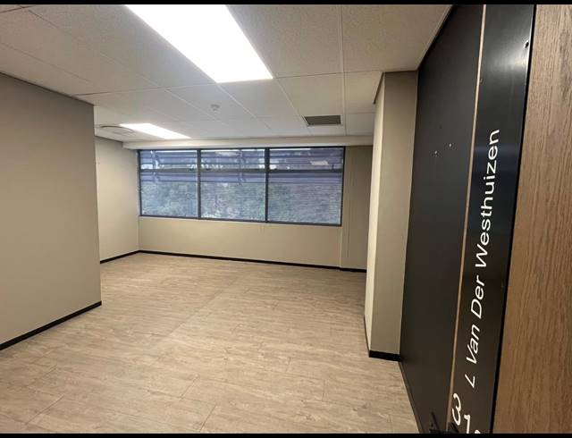 1,142M² OFFICE TO LET IN HAZELWOOD